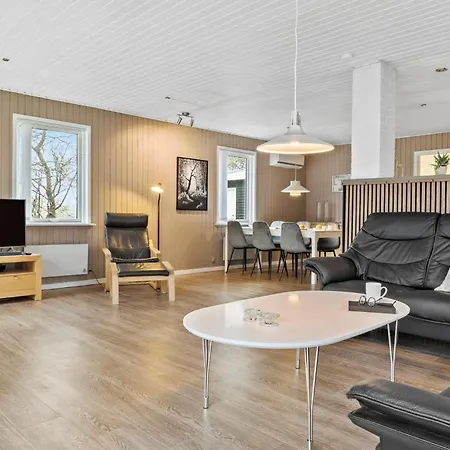 3 Bedroom Pet Friendly In *