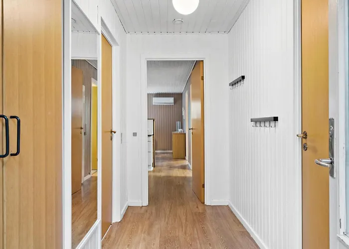 3 Bedroom Pet Friendly In Holiday home Hojslev